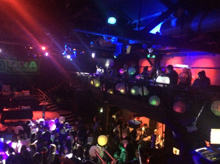 Chuck Palahniuk, Beautiful You, DNA nightclub